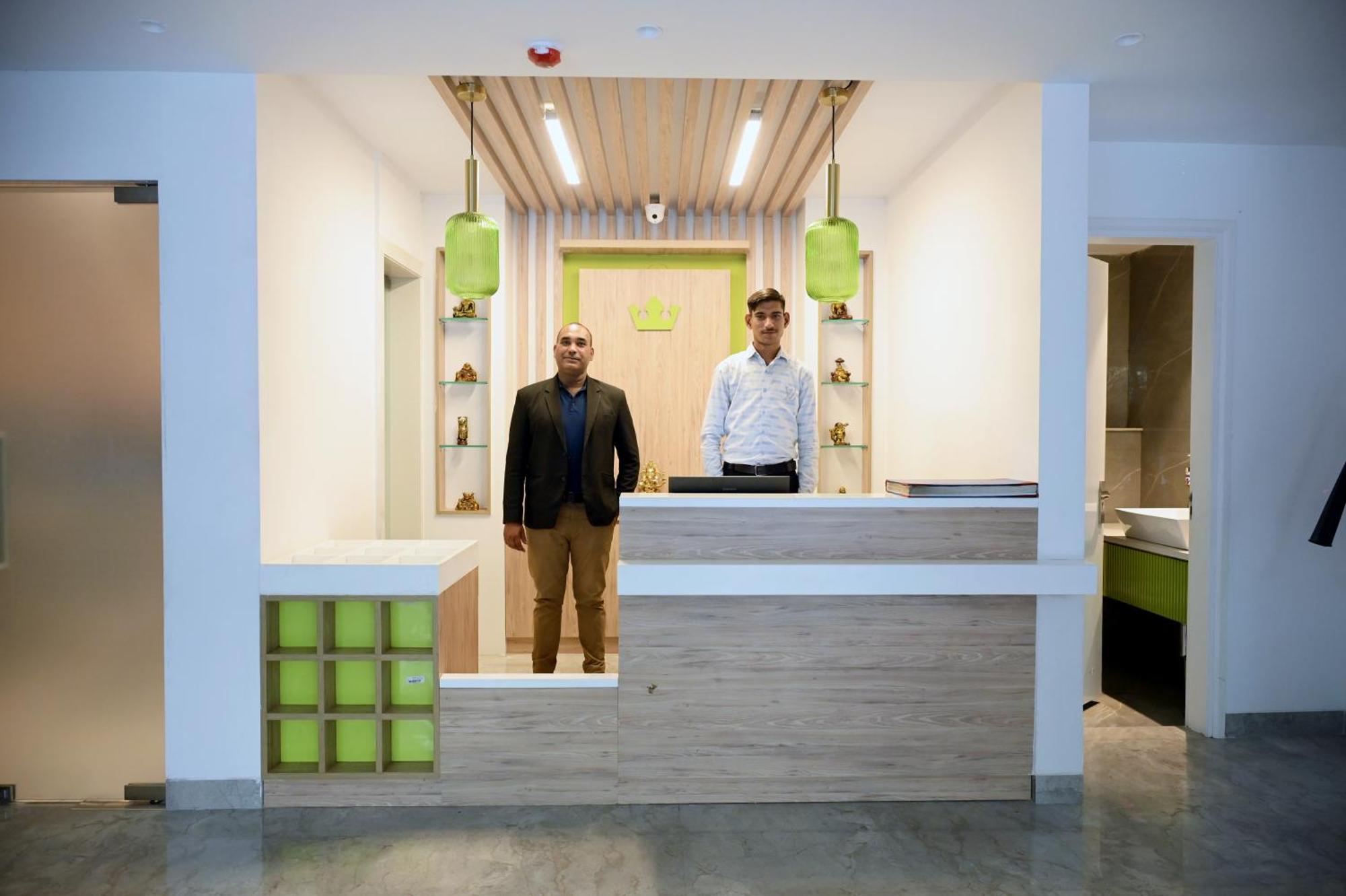 Hotel Le Roi Express Karol Bagh デリー エクステリア 写真