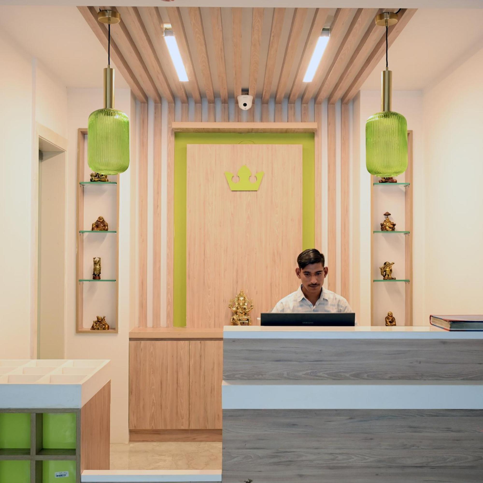 Hotel Le Roi Express Karol Bagh デリー エクステリア 写真