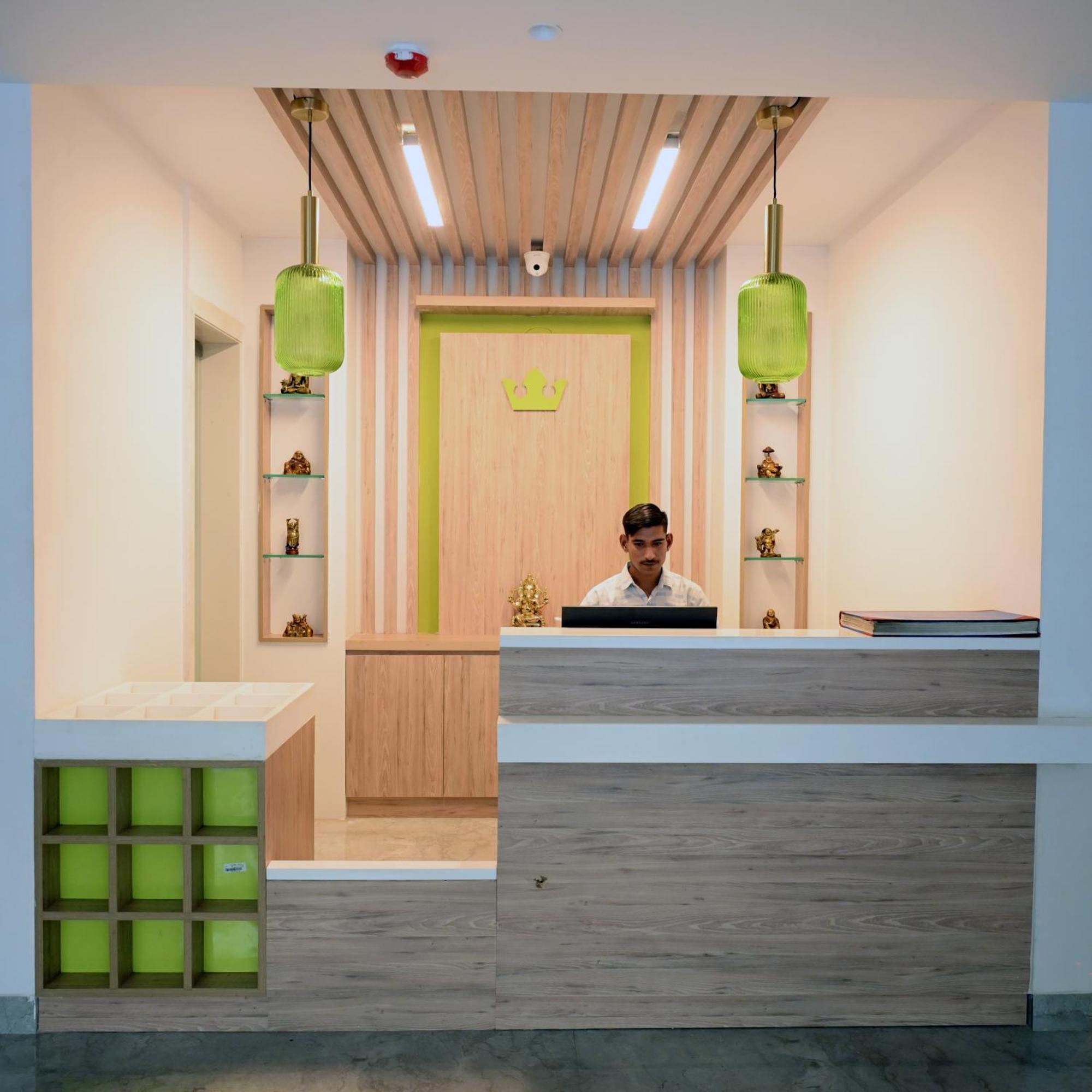 Hotel Le Roi Express Karol Bagh デリー エクステリア 写真